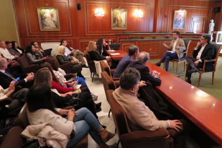 Bernal se reúne con los empresarios para impulsar Puerto Banús