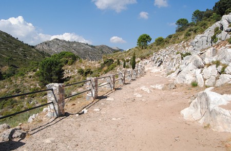 Marbella y Ojén se unen para impulsar el senderismo en Sierra Blanca 