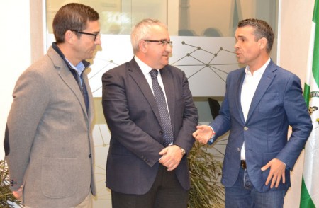 Bernal ve posible acuerdos con el sector dialogante del PP pero no con el de Muñoz 