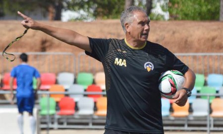 El Marbella FC apuesta por la veteranía de Miguel Álvarez en el banquillo