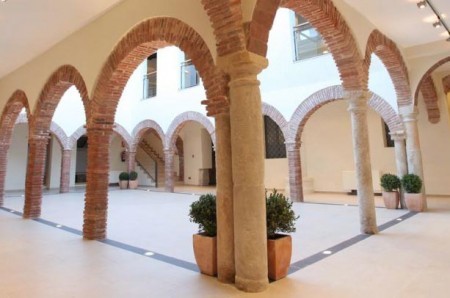 Marbella estudia traer Psicología, Criminología y ADE al aula de la UNED