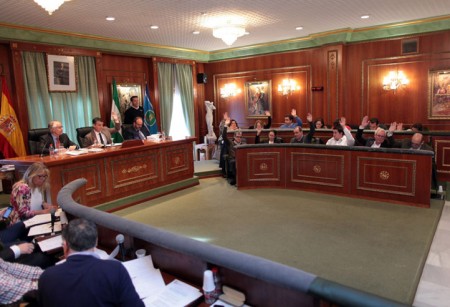 El pleno de Marbella aprueba la transición urbanística sin apoyo del PP
