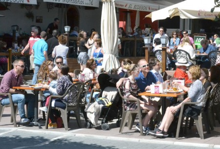 Histórica bajada del paro en Marbella por el tirón de la Semana Santa