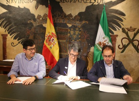 Renovado el acuerdo con Cáritas para celebrar el Bazar de Navidad