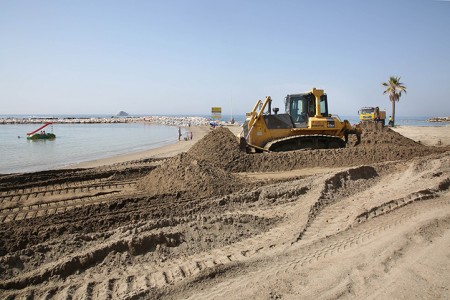 Mejorados los accesos a la playa de la zona de El Rodeíto en Nueva Andalucía