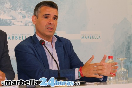 El alcalde garantiza el apoyo a Starlite "siempre dentro de la legalidad"