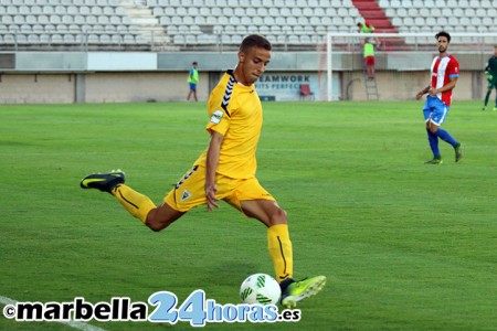 El canterano Ángel se queda en el primer equipo del Marbella FC