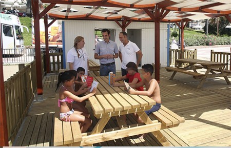 Marbella amplía su oferta en las playas con ludotecas para los niños
