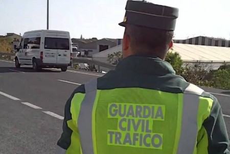 La Guardia Civil intercepta una moto que duplicaba la velocidad permitida