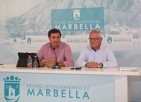 El bipartito presenta un "plan integral" para poner jardineras en Marbella
