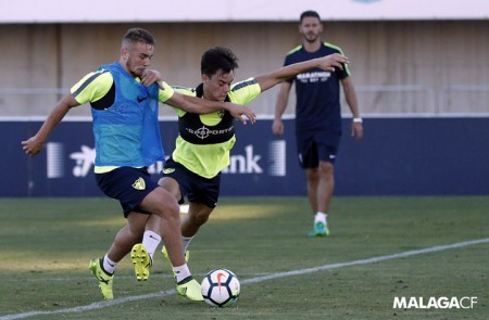El marbellí Ontiveros vuelve a entrenarse con el grupo en el Málaga