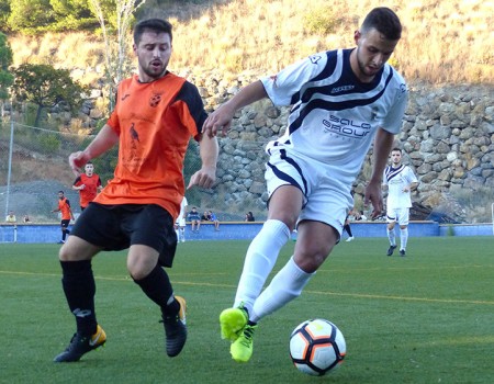 El Atlético Marbella cede por segunda vez en casa ante el Campillos (1-2)