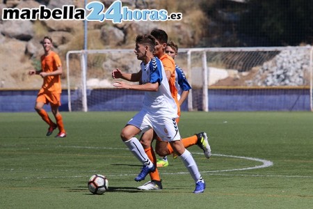 Recogida de alimentos en el derbi juvenil entre Marbella FC y Vázquez Cultural