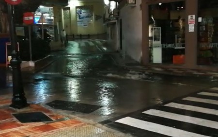 Una tormenta descarga 12 litros por metro cuadrado en Marbella