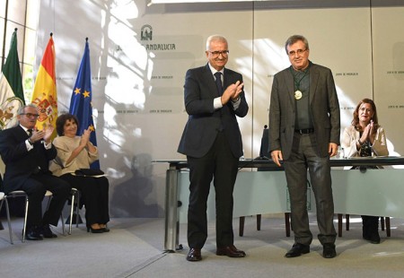 El sampedreño Manuel Mellado recibe el Premio al Mérito en la Educación
