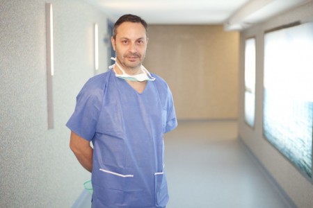 Hospital Ochoa, pionero al implantar dos prótesis de rodilla en una intervención