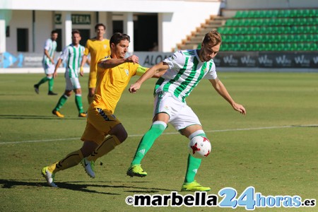 Loren vuelve a marcar y el Málaga de Ontiveros logra su primer triunfo fuera