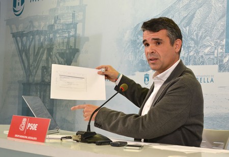 El PSOE pide al bipartito que "gobierne en la calle y no en los medios"