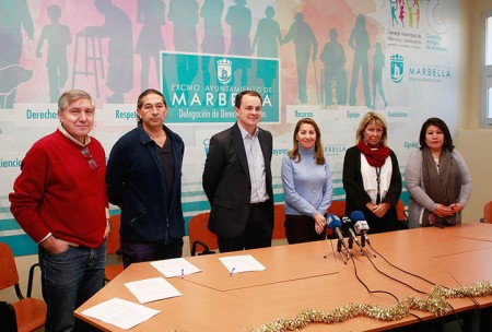 Hidralia dona juguetes a distintas asociaciones de Marbella y San Pedro