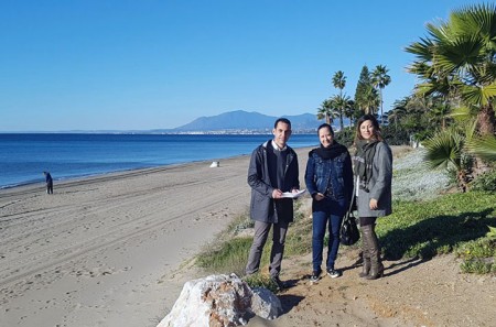 IU denuncia que Acosol no ejecuta la retirada de los colectores de las playas