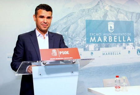 El PSOE acusa al bipartito de privatizar servicios por 48 millones de euros