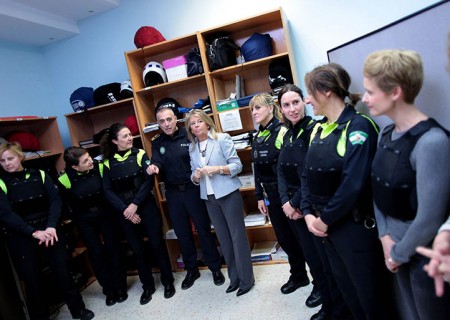 La Policía Local de Marbella estrena chalecos antibalas para mujeres