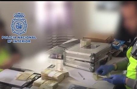 Dos detenidos en Marbella por estafar 700.000 euros con ventas por internet