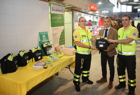 Marbella instala desfibriladores en los mercados y mercadillos del municipio