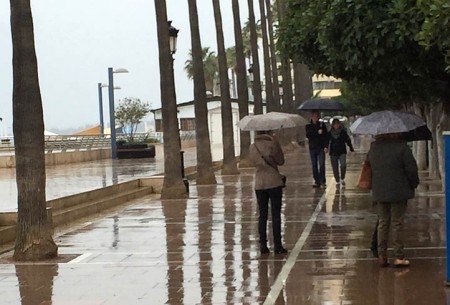 Meteorología anuncia nuevas alertas en Marbella por viento, lluvia y oleaje