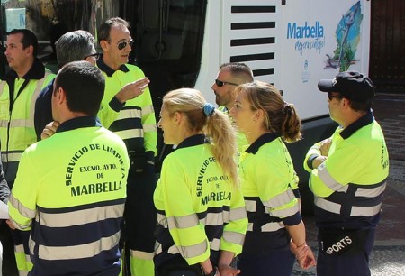 El Ayuntamiento perfuma las calles de Marbella con aroma a incienso