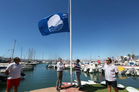 IU culpa de la pérdida de una bandera azul a Ayuntamiento, Costas y Acosol