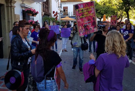 Marbella se une a las manifestaciones feministas en toda España