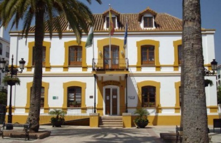 El PSOE pide al bipartito que luche para que San Pedro no pierda servicios