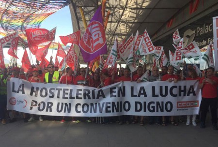 Los sindicatos convocan huelga en la hostelería de la Costa del Sol en verano 
