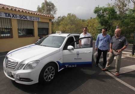 IU Marbella apoya al sector del taxi y pide al Gobierno una salida al conflicto