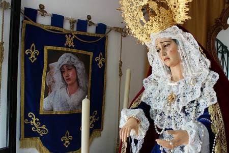Los jóvenes de la Virgen de la Amargura organizan un besamanos solidario