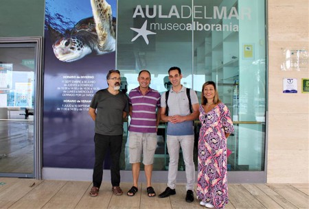 IU busca junto a "Aula del Mar" un protocolo frente a la plaga de medusas
