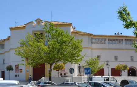 El PSOE pide que locales de la plaza de toros se destinen a uso social