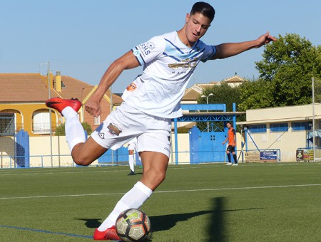 El Atlético Marbella logra su segunda victoria con goleada al CD Barrio (5-0)