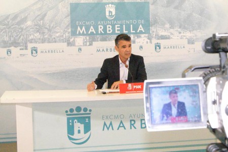 Bernal: "A Marbella la maltrata Ángeles Muñoz, que quiere quitarle 170.000 m2"
