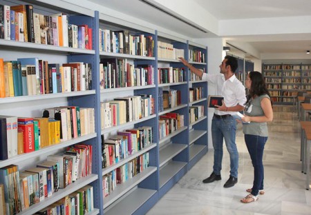 IU denuncia que el PP tiene cerrada la biblioteca internacional de Las Chapas