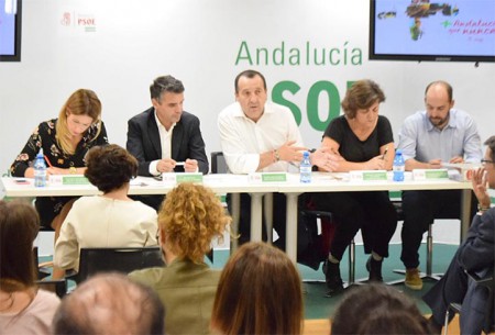 El PSOE de Málaga aprueba la lista que lidera Ruiz Espejo y cierra José Bernal