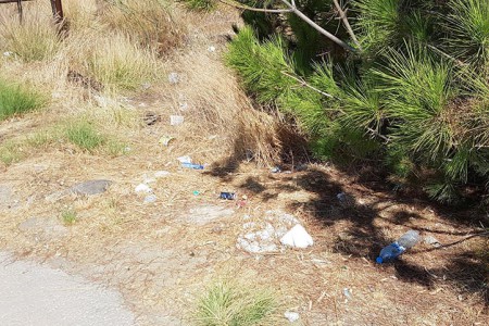 Cardeña aplaude a los vecinos por limpiar el Guadaiza y Piña les reprende