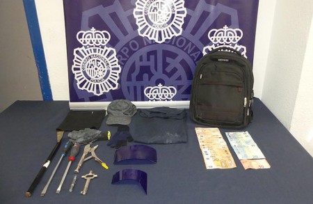 Dos detenidos cuando robaban en una vivienda del centro de Marbella 