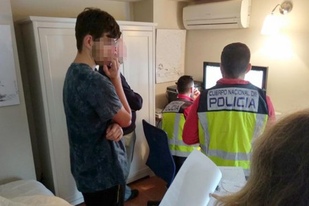 Detenido un menor en Marbella por difundir fotos eróticas de una niña