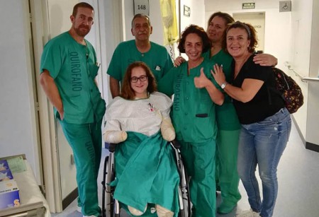 La joven marbellí Sarah Almagro vuelve a casa tras cuatro meses hospitalizada