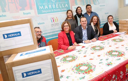Hidralia dona juguetes y caramelos a distintas asociaciones del municipio