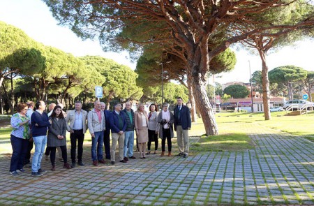 La alcaldesa presenta como ecológico un párking en un pinar de Las Chapas