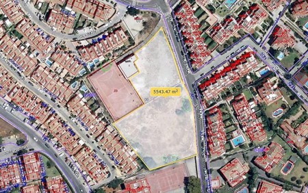 IU propone una parcela para acoger las aulas prefabricadas en Xarblanca
