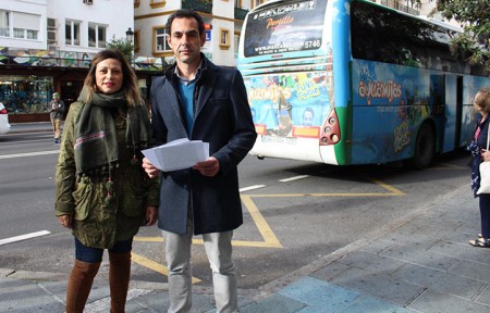 IU critica la "ansiedad electoral" de la alcaldesa con el transporte gratuito